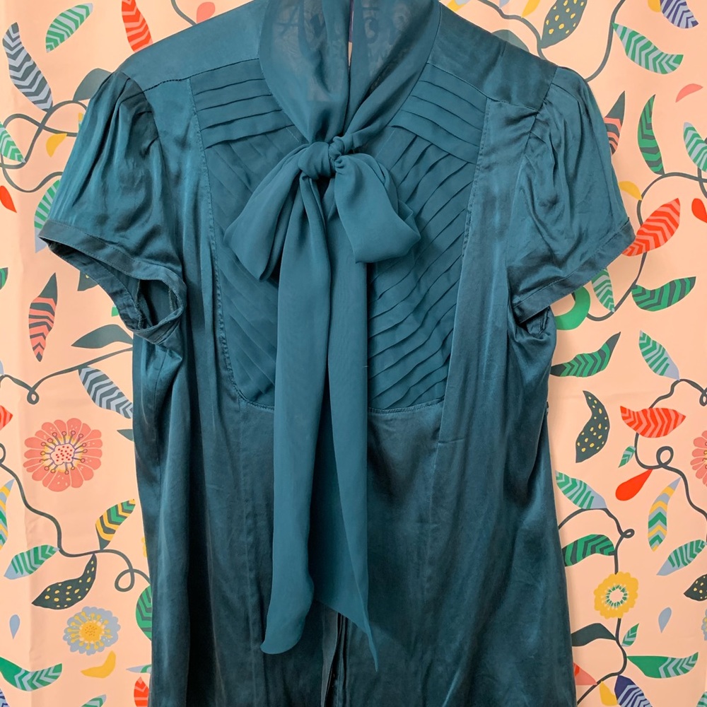 Emerald blouse, M/ L 93% Silk Pussy Bow